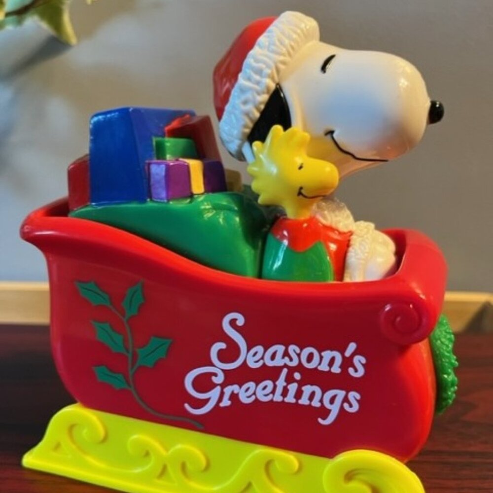 Vintage Snoopy Woodstock Whitman's candies Christmas bank sleigh with gifts